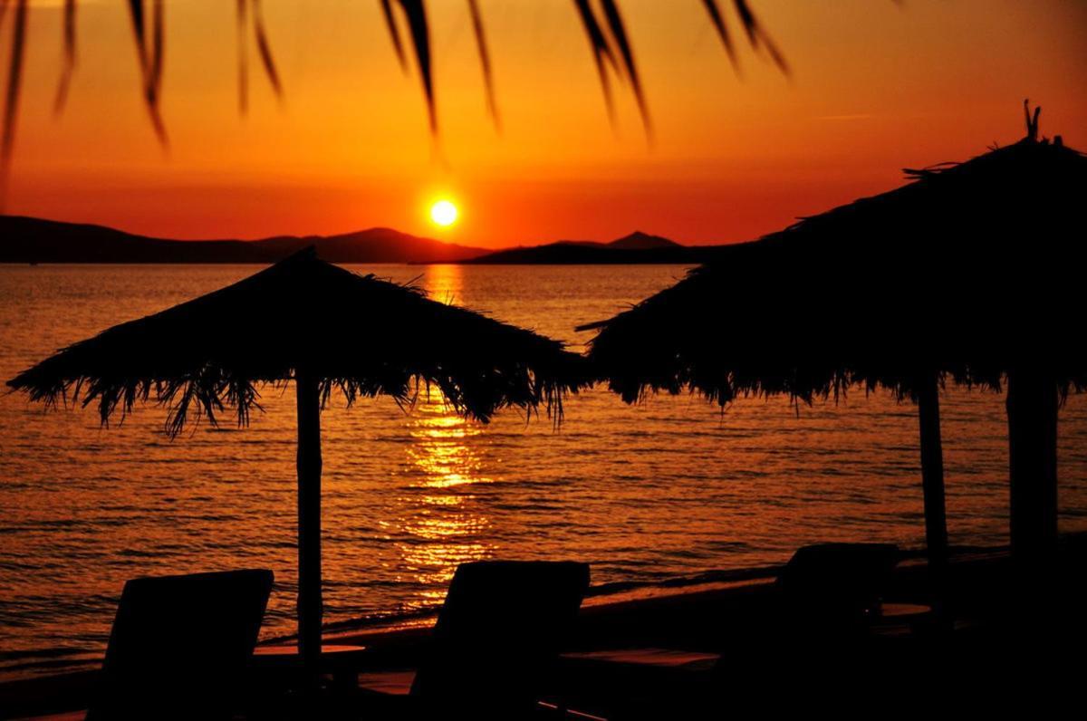 Sunday Luxury Suites Agia Anna  エクステリア 写真