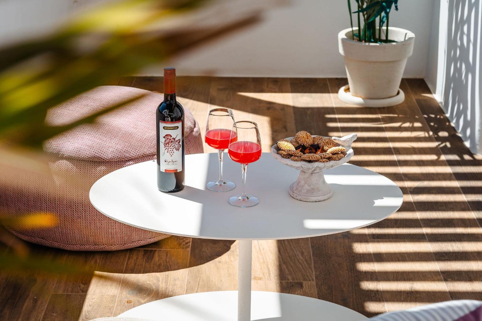 Sunday Luxury Suites Agia Anna  エクステリア 写真