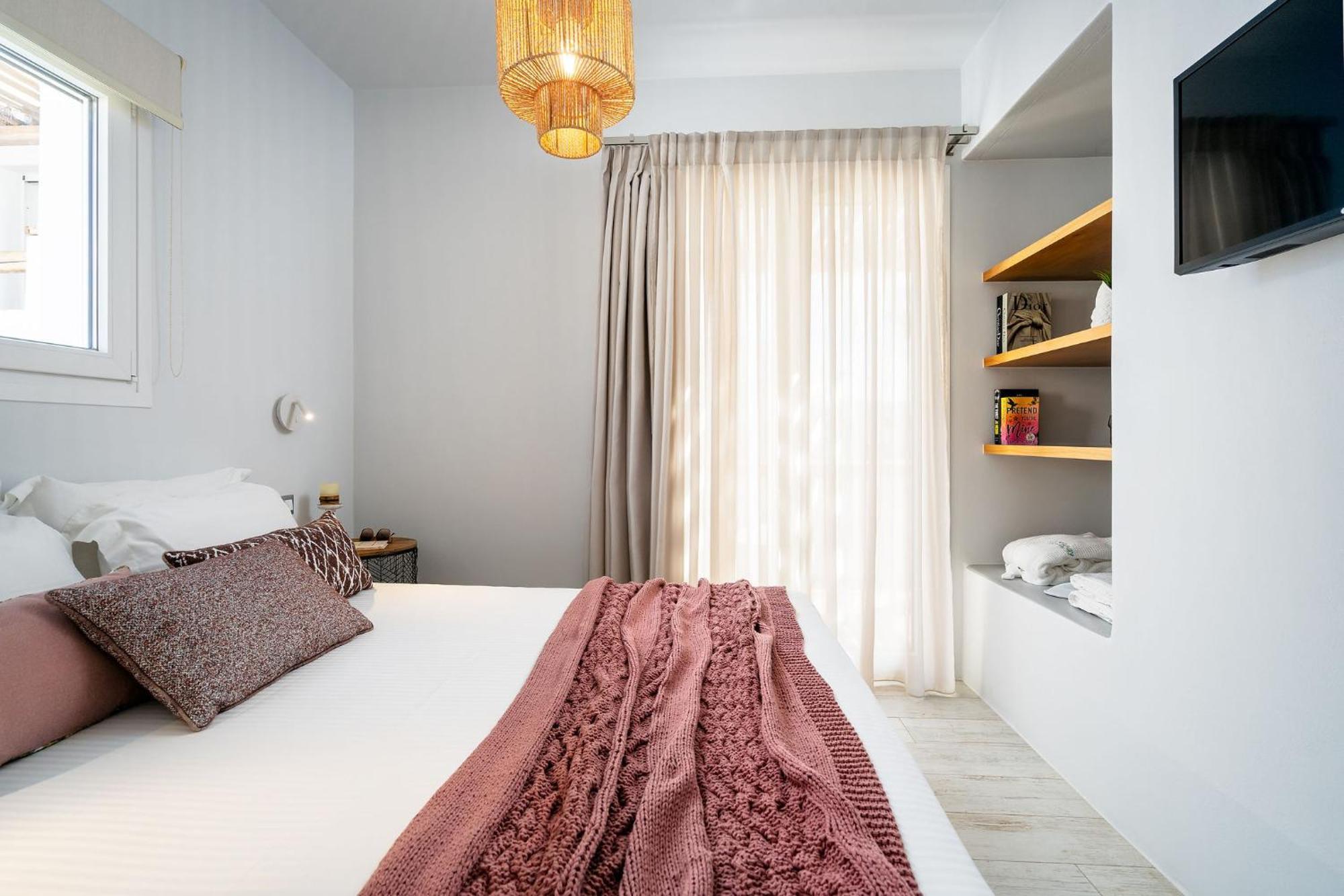 Sunday Luxury Suites Agia Anna  エクステリア 写真