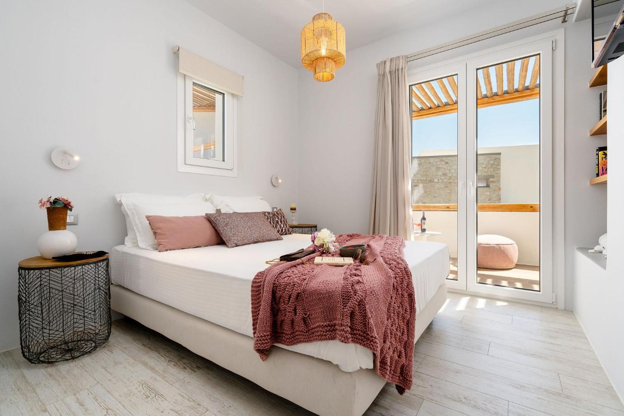 Sunday Luxury Suites Agia Anna  エクステリア 写真