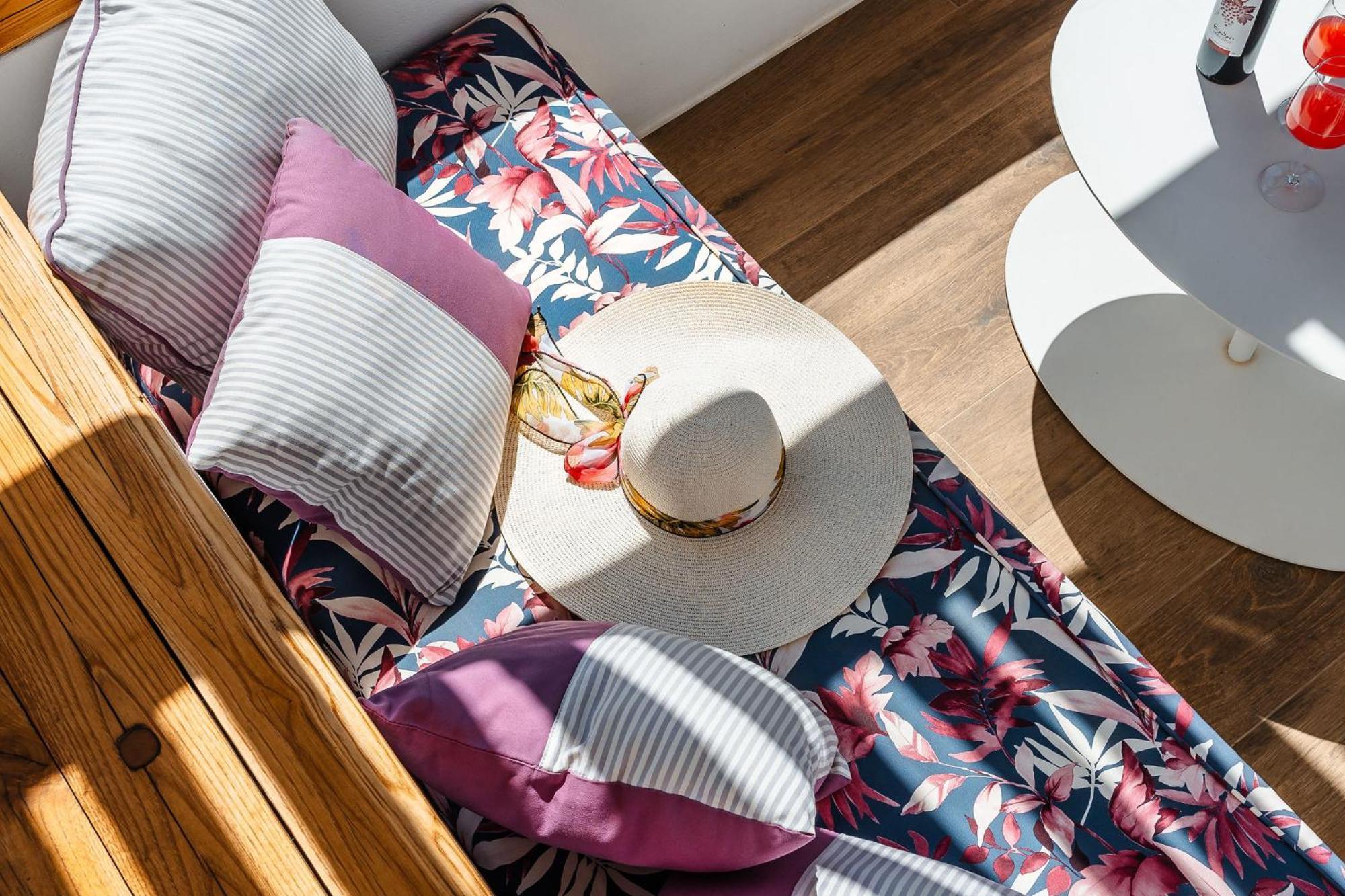 Sunday Luxury Suites Agia Anna  エクステリア 写真