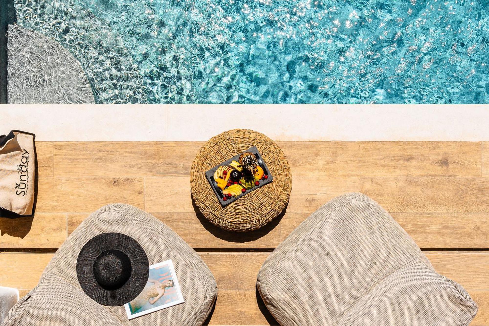 Sunday Luxury Suites Agia Anna  エクステリア 写真