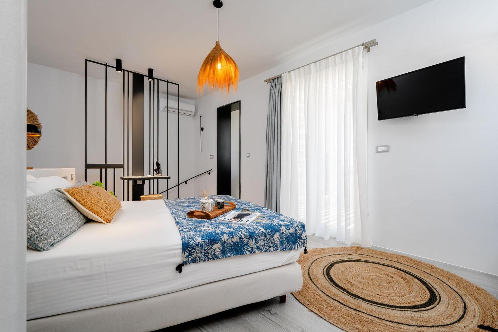 Sunday Luxury Suites Agia Anna  エクステリア 写真