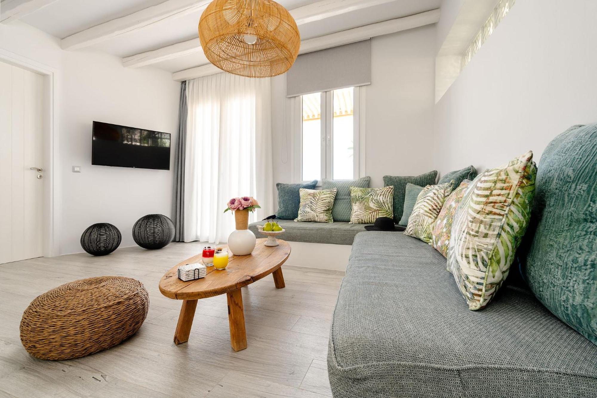 Sunday Luxury Suites Agia Anna  エクステリア 写真