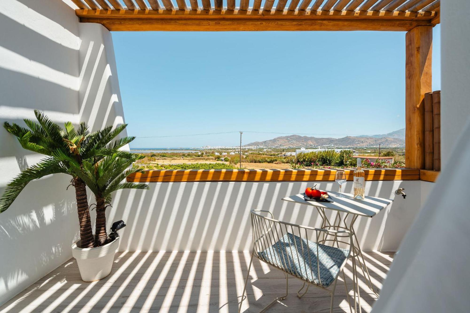 Sunday Luxury Suites Agia Anna  エクステリア 写真