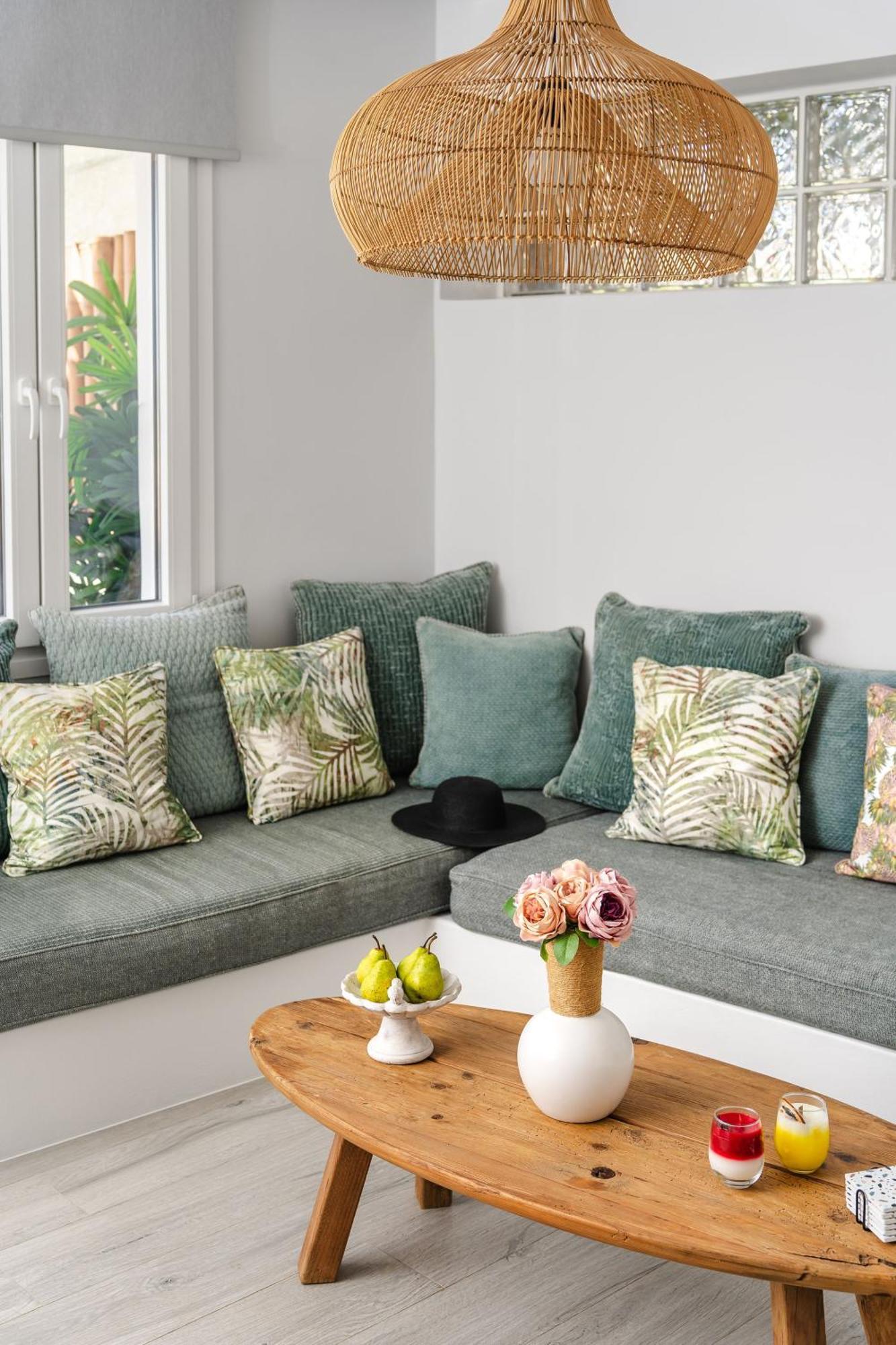 Sunday Luxury Suites Agia Anna  エクステリア 写真
